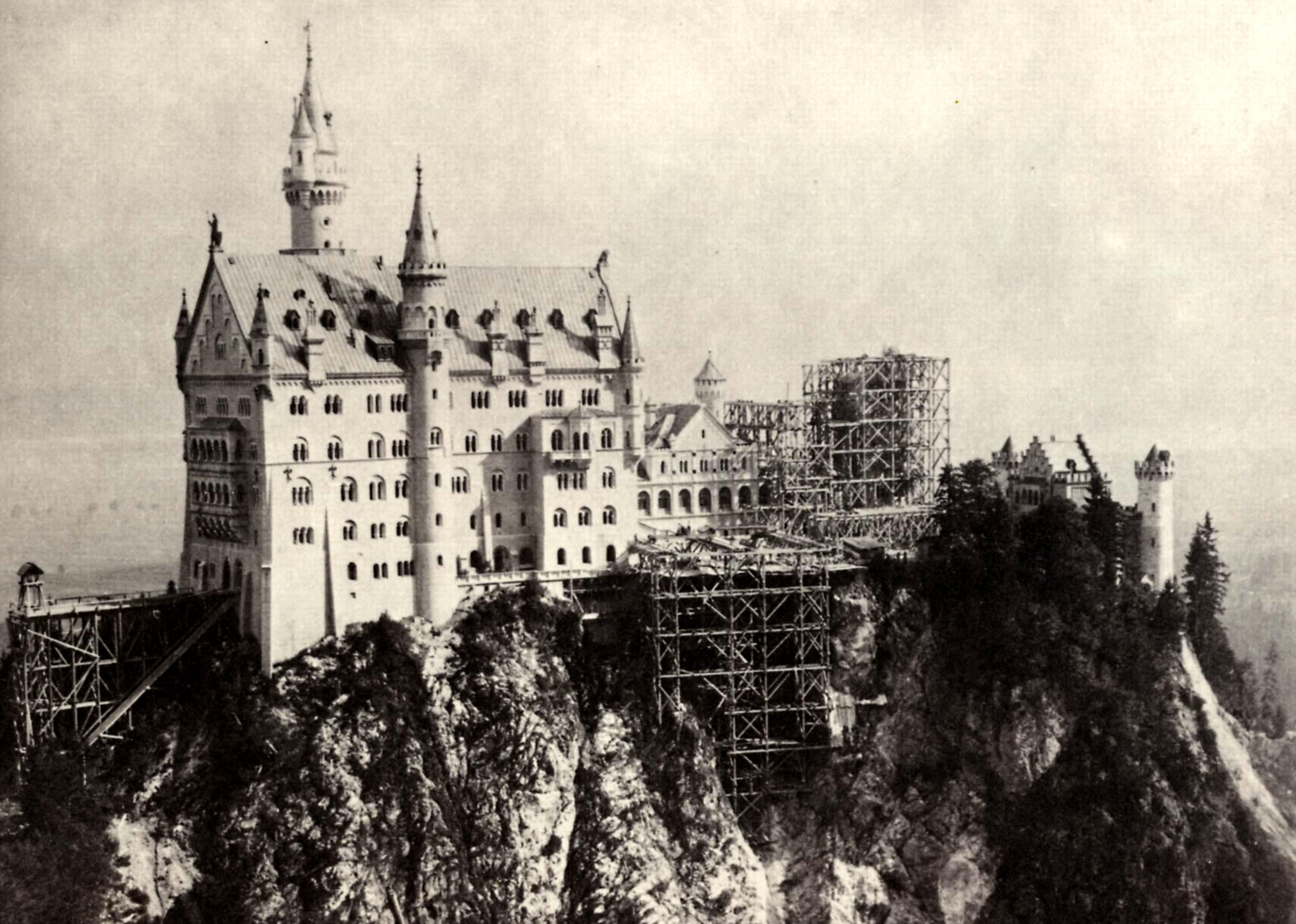 Un viaje mágico al Castillo de Neuschwanstein | Mundo + Arte, image size:2024x1443