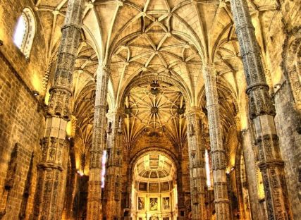 Interior_do_Mosteiro_dos_Jerónimos wiki